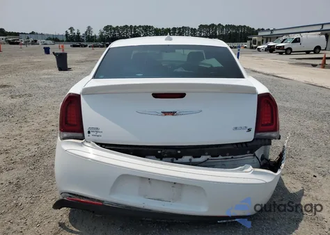 2017 Chrysler 300 S z USA, uszkodzony, nr VIN 2C3CCAGG4HH565702